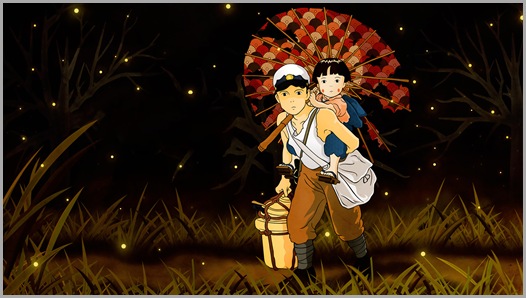 Los protagonistas de la tumba de las luciérnagas atravesando un campo por la noche