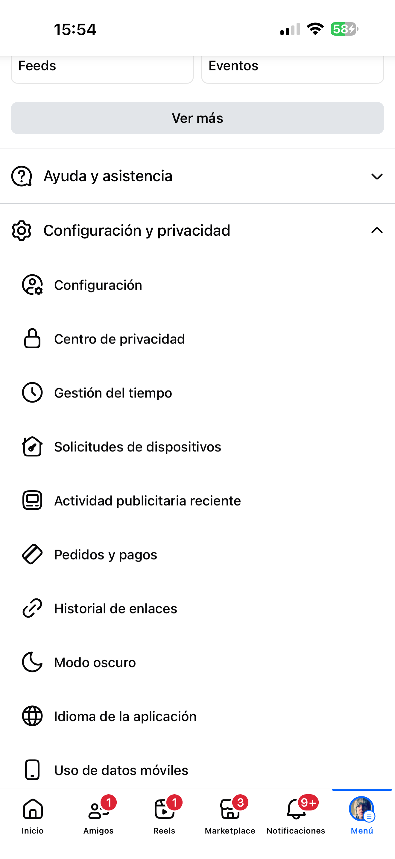 Pantalla de configuración de la aplicación en español, mostrando opciones como Ayuda y asistencia, Configuración, Centro de privacidad y más.
