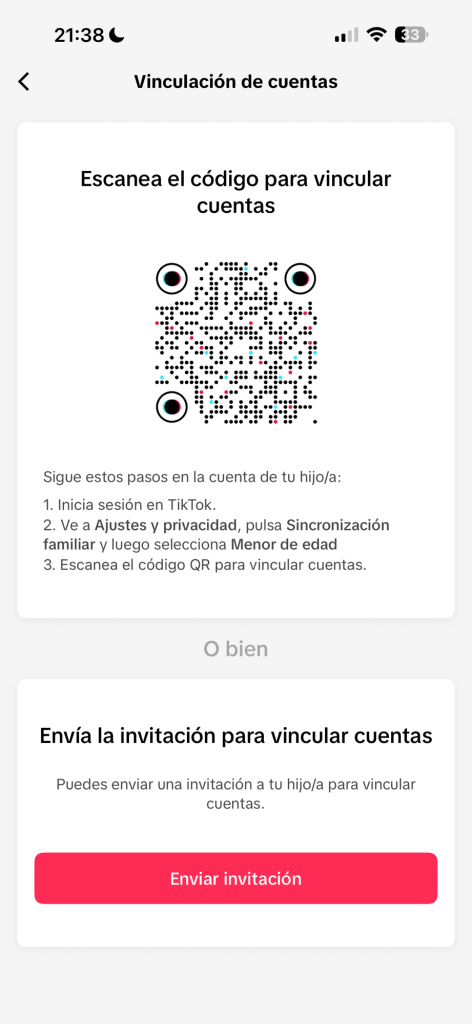 Pantalla de vinculación de cuentas en TikTok con un código QR y pasos para escanearlo.